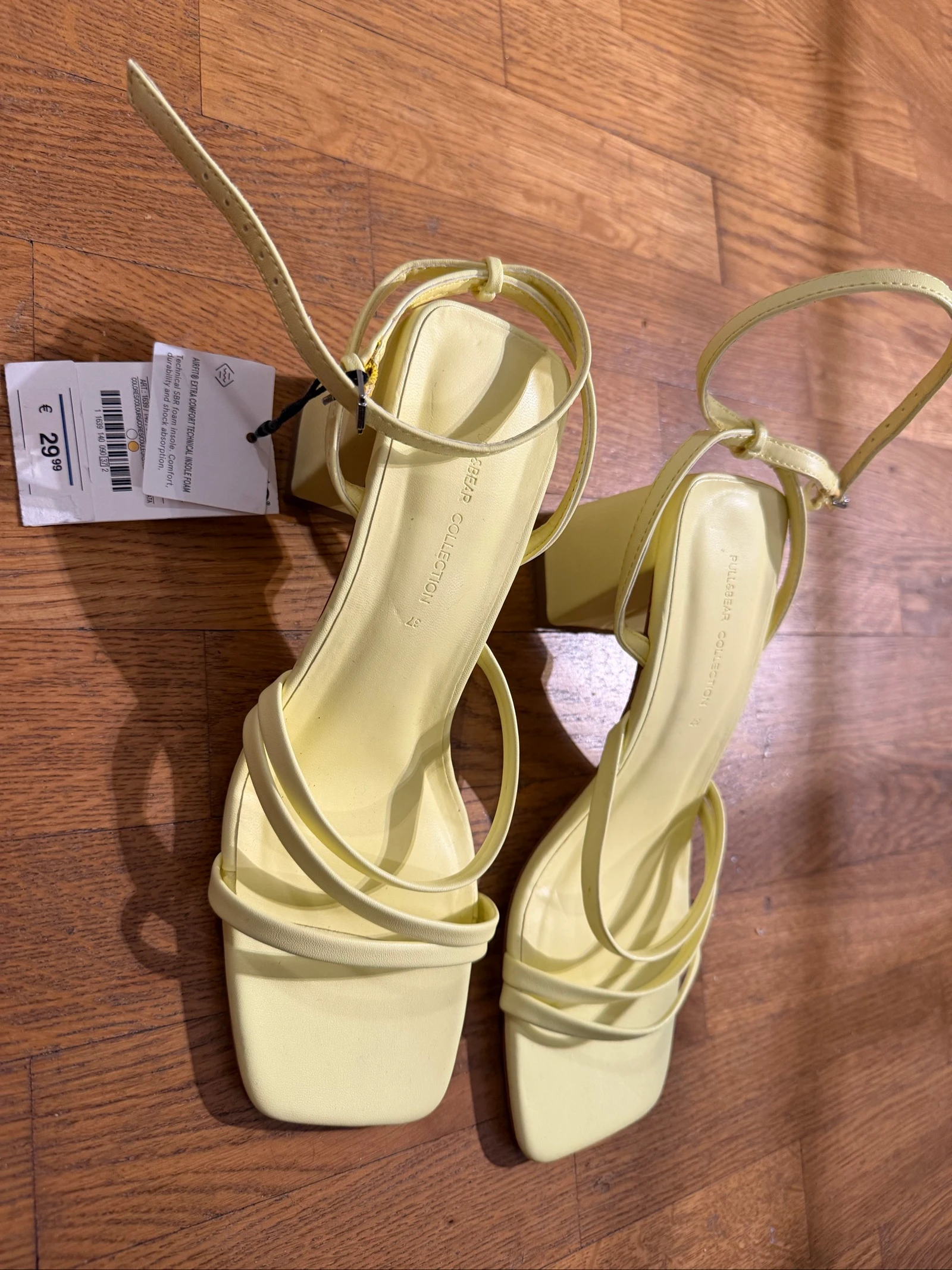 Sandales à talons jaune 